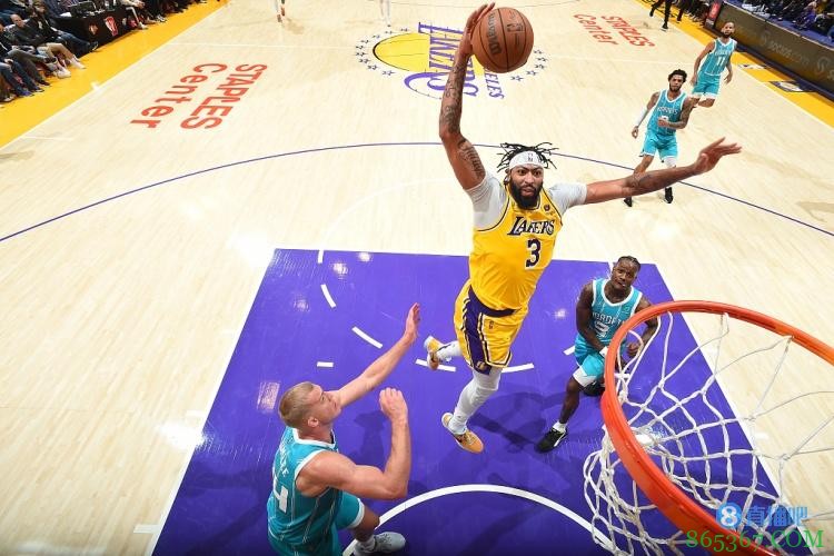 无限开火!戴维斯25投13中砍下32分12板4助3断5帽