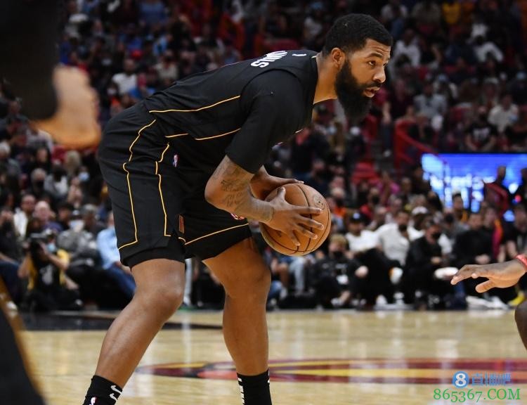 掘热战主裁：大莫挑起冲突且动作恶劣 二级恶意犯规吹罚无误