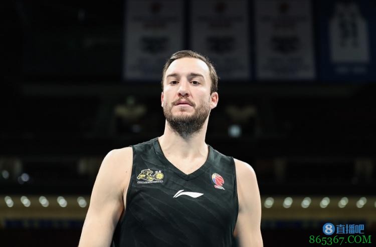 广州男篮签大普拉姆利?媒体人:消息不实 广州新外援已抵达国内