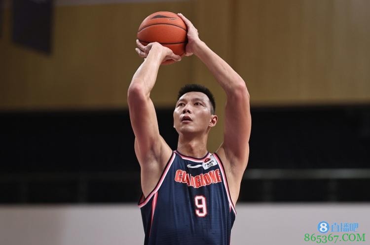 还需调整!易建联出战18分钟 10投2中拿10分4板