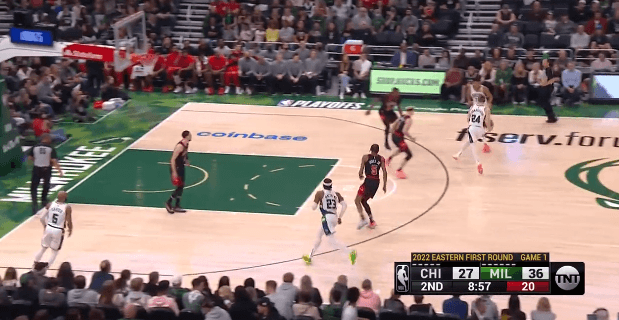 字母谈打板暴扣：当时我被困住了没人可传 只能传给篮板?