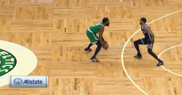 行云流水！杰伦-布朗一套连招过人 高难度拉杆上篮命中！