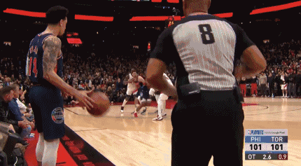 恩比德成季后赛史上首位三分绝杀的七尺长人 还是近25年首位中锋