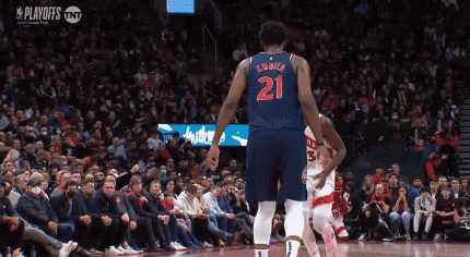 西卡谈恩比德推搡:季后赛是最高水平的比赛 这些都是假强硬