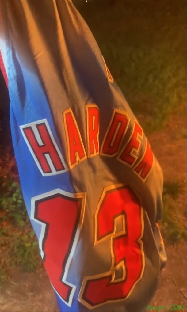 0-3落后！篮网球迷怒烧哈登球衣：F**k 13??