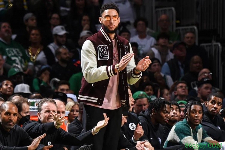 苏群专栏:西蒙斯G4当逃兵 全网群嘲无地自容