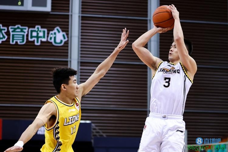 辽媒：辽篮强阵迎战广厦残阵 郭艾伦PK孙铭徽争“第一控卫”