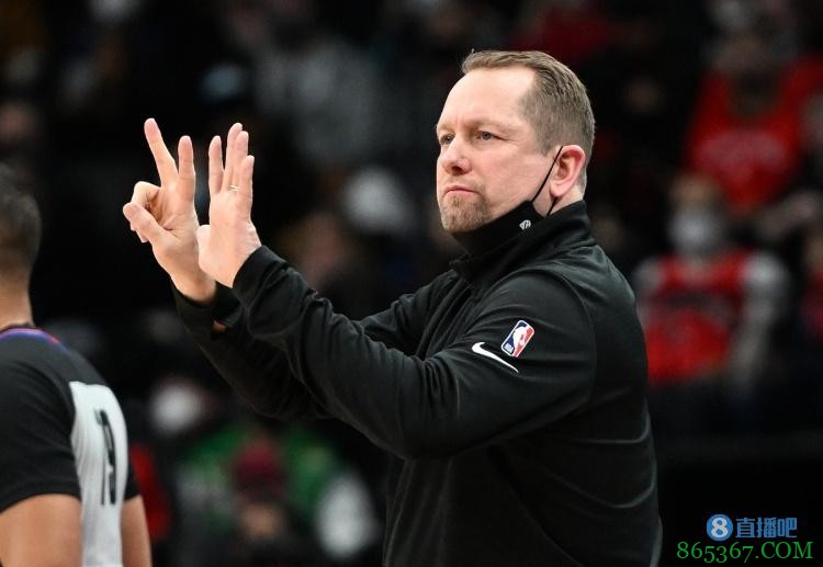 湖人记者Q&A:斯奈德是最现实主帅人选 相比蒙克追求侧翼更关键