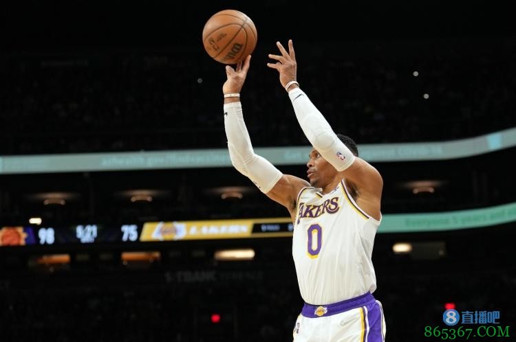 湖记：威少把精力都用在了和外界的战斗上 剩多少精力来赢球呢？