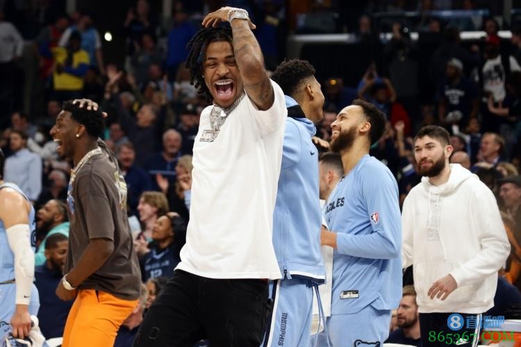 hoophype收集24张媒体选票：MVP约基奇 一阵77布克字母大帝约基奇