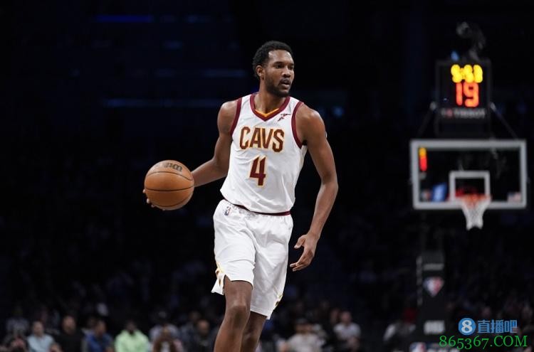 hoophype收集24张媒体选票：MVP约基奇 一阵77布克字母大帝约基奇