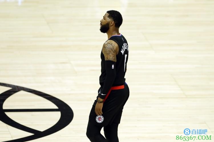 随队记者:外界普遍认为快船会考虑交易小莫里斯以平衡阵容