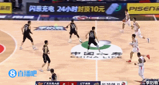 媒体人:易建联在首战拉伤 没人能躲过退役但决定权应在球员手中