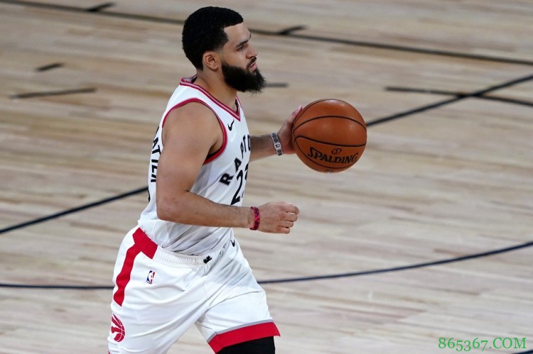 范弗里特连续19场季后赛比赛命中多记三分 现役球员中仅次于库里