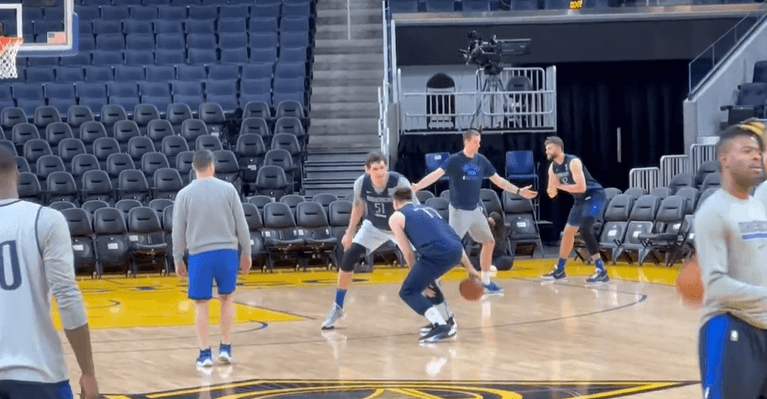 勇记：独行侠已经抵达旧金山 并来到大通中心进行了首次训练