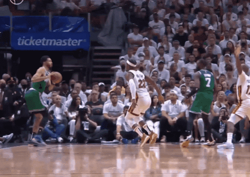 苏群专栏：东决G1 强硬巴特勒打醒绿军只用一节！