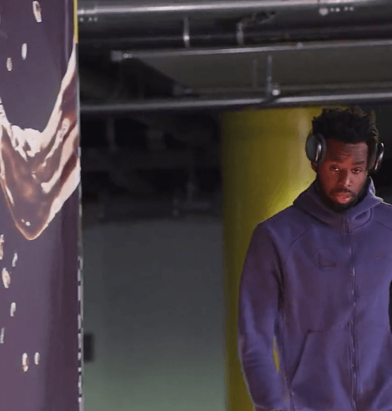 他们来了！追梦与维金斯来到球馆 前者霸气后者表情略严肃！