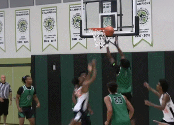 再现詹瓜友情岁月，老詹传记片饰演詹瓜的2位高中生球员何人也？