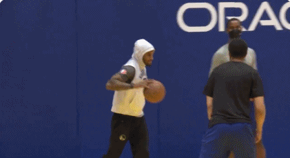 求战心切！小佩顿今日训练中用单手练习过全场&变向