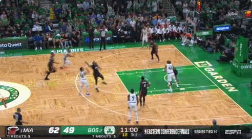 斯玛特脚踝扭伤被搀扶出场!追梦发推:斯玛特??