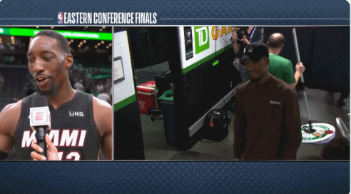 ?巴特勒赛后着便装满面笑容 在球员通道与教练组碰拳庆祝