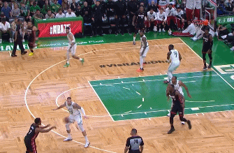 东决第三战，更好的球队赢了，这很公平