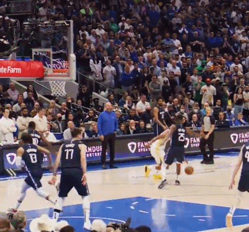 【篮言篮语?】库里:谢谢裁判让我们多欣赏了800遍围巾扣篮