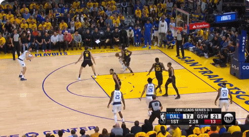 ?此路不通!追梦正面大帽盖翻东契奇 随后礼貌将其拉起