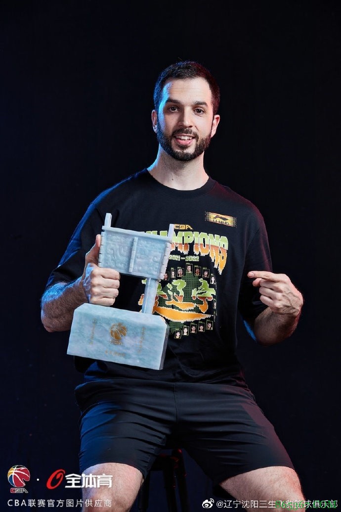 辽宁官博回应总冠军写真没有郭艾伦：没来得及拍