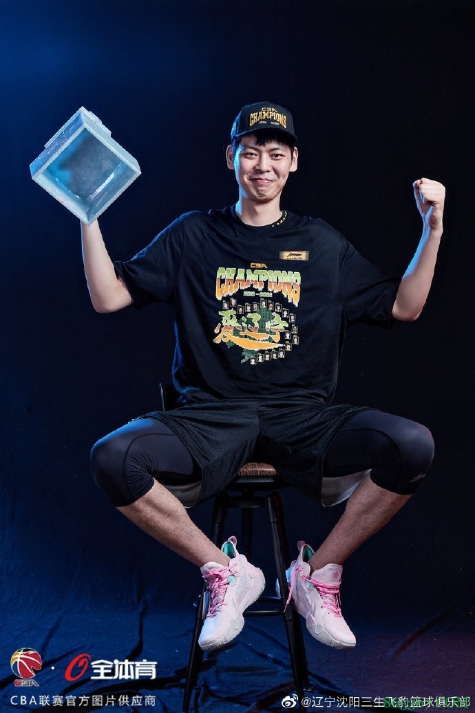 辽宁官博回应总冠军写真没有郭艾伦：没来得及拍