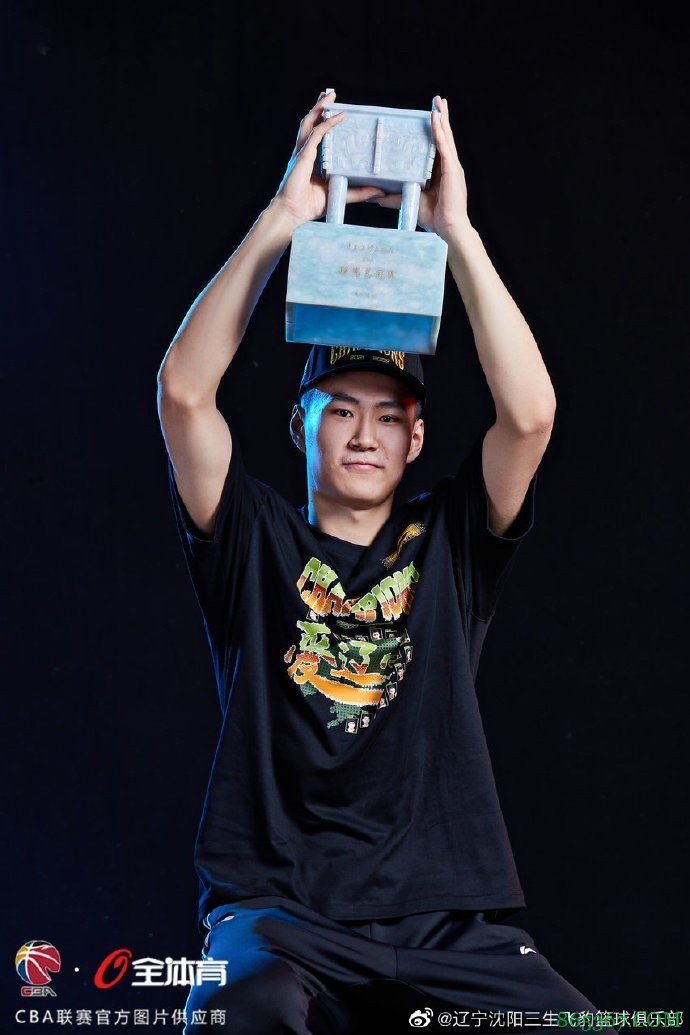 辽宁官博回应总冠军写真没有郭艾伦：没来得及拍