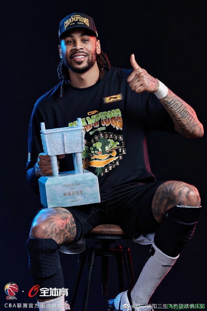 辽宁官博回应总冠军写真没有郭艾伦：没来得及拍