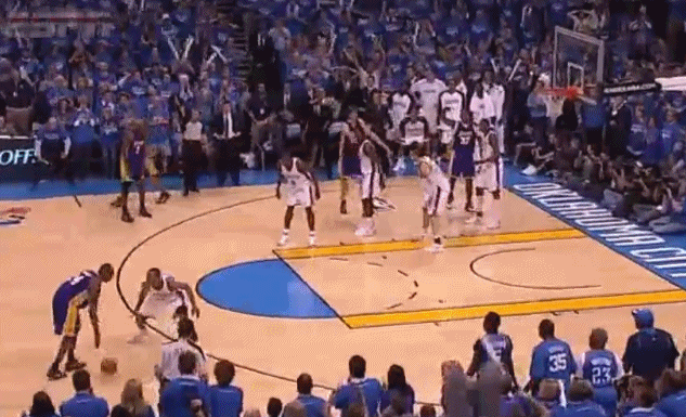 2010年的今天：加索尔关键补篮助湖人客胜雷霆 总比分4-2晋级