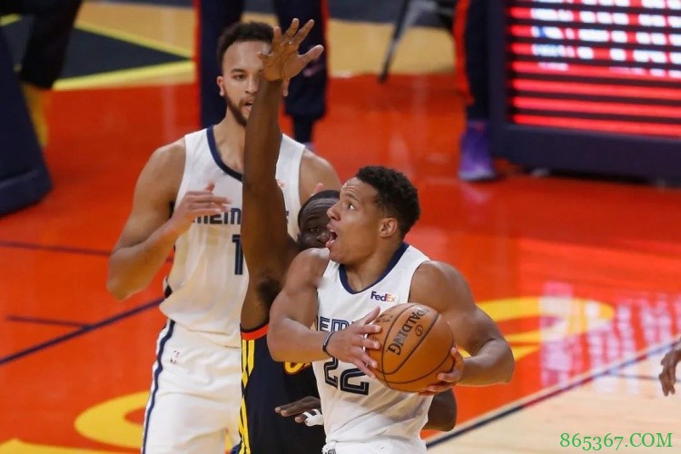 静易墨：勇士，灰熊，谁能把对方拉入自己的领域？