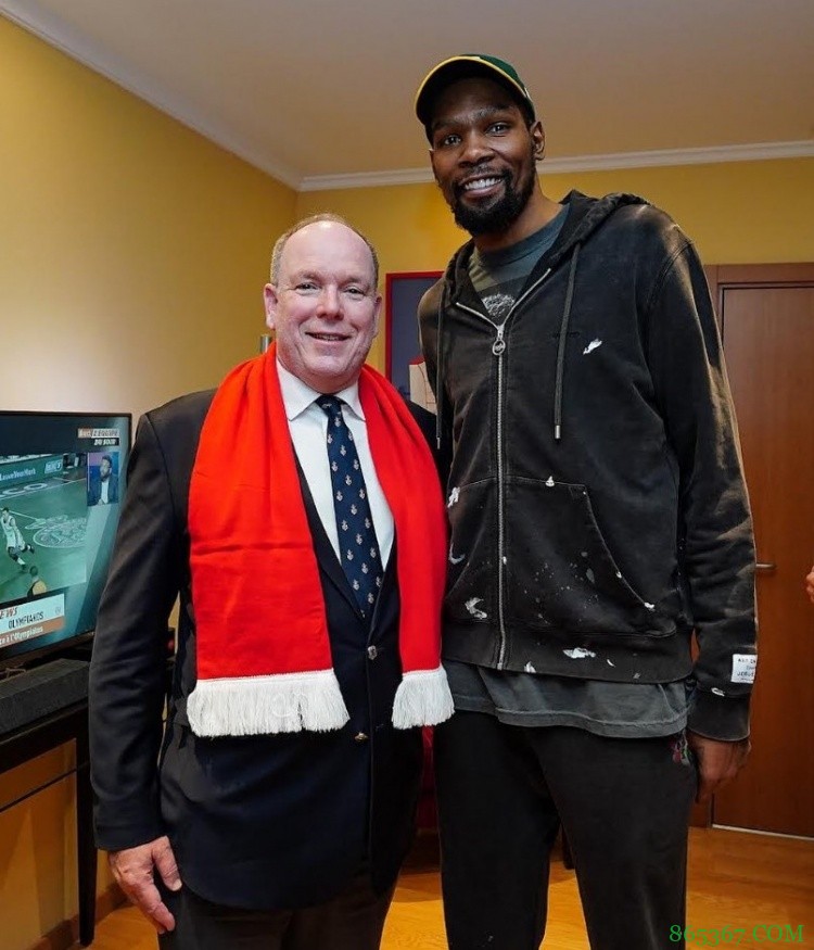 ?气质这块还是你能拿捏！杜兰特昨日与摩纳哥亲王进行合影