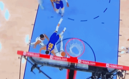 疑似工作人员透露:回放中心称狄龙犯规 裁判坚持库里进攻犯规