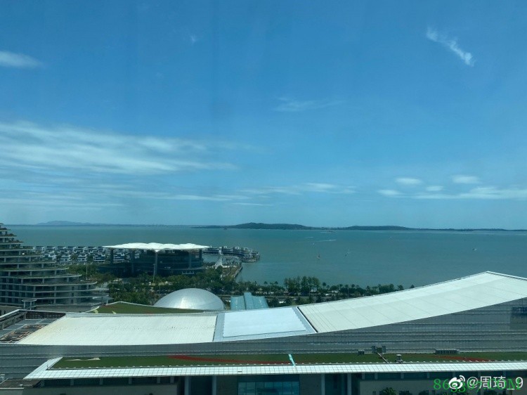 海天一色☀️周琦微博晒出风景照并配文：天晴了