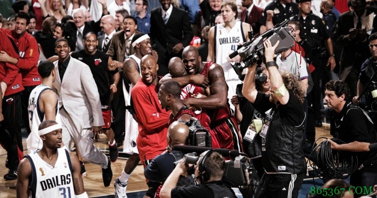 盘点21世纪12大0-2落后翻盘的系列赛,迎回大帝的76人有戏?