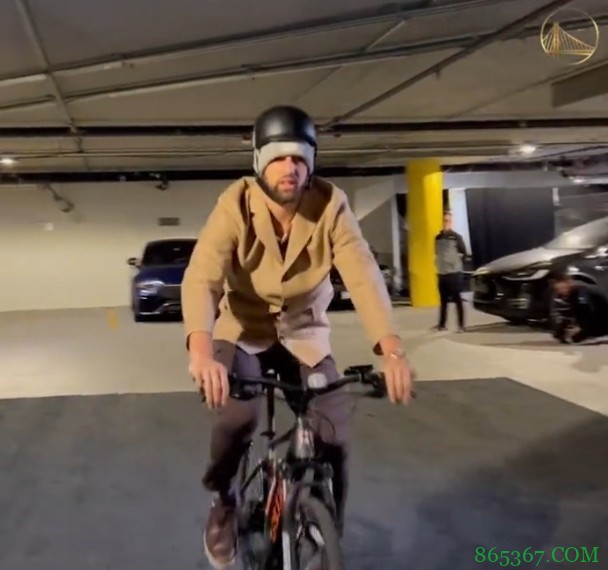 继续骑车来球馆?克莱:骑车途经湾区 欣赏船只美景 让我心态极佳