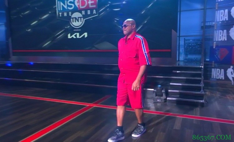 几分相似？巴克利在节目中模仿希罗赛后采访穿搭