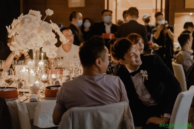 王薪凯妻子发博晒照：自己精心设计和策划的婚礼圆满完成