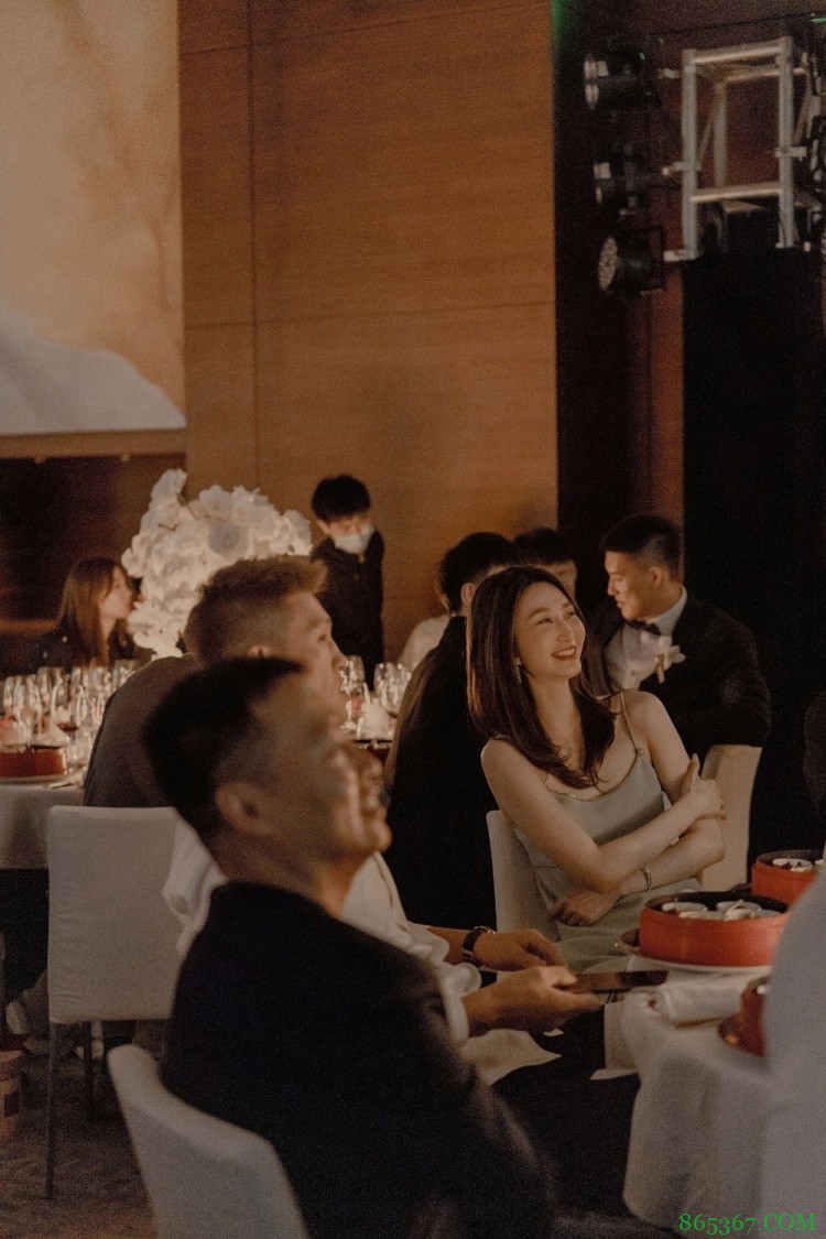 王薪凯妻子发博晒照：自己精心设计和策划的婚礼圆满完成