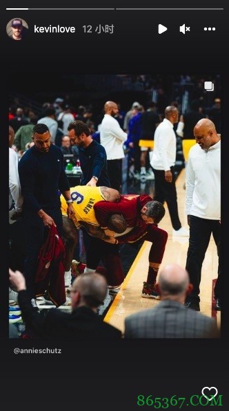 好基友！乐福INS转发此前自己“锁喉”詹姆斯照片