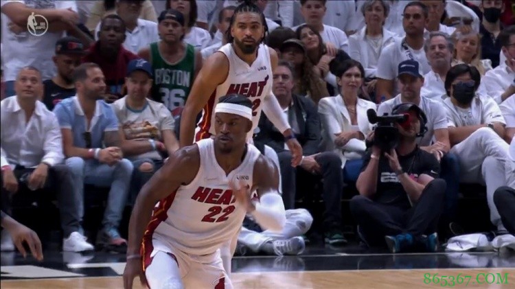 凯尔特人第三节7分钟无运动战进球 被热火打出一波22-2