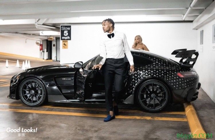 穿上帅气西装！布朗尼INS晒参加舞会时与女友&豪车合影