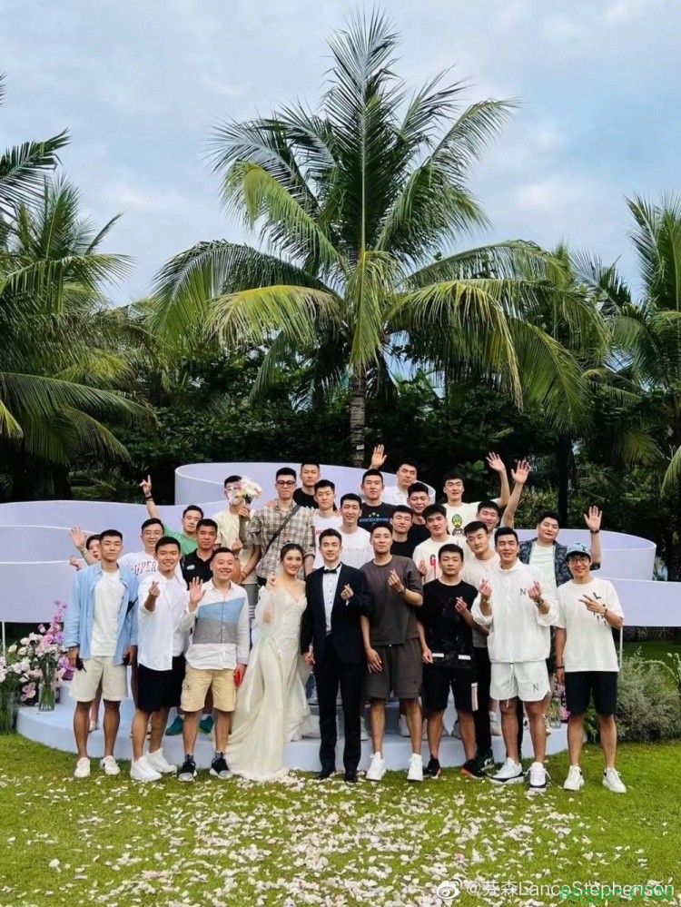新婚快乐！史蒂芬森发博晒辽宁队大合照祝福赵继伟
