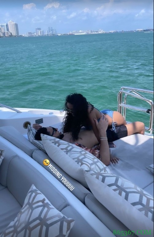 本西女友晒与西蒙斯在海边的亲密合照:想你了?