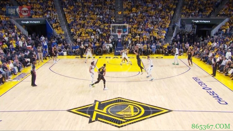 无米之炊！普尔被贝尔坦斯罩住 往前大踏一步命中第三节压哨球