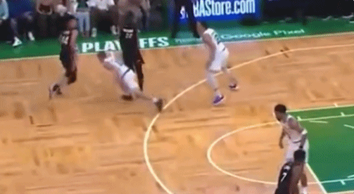 普理查德拉拽巴特勒膝盖使他受伤？斯波：可能是 这不是篮球动作