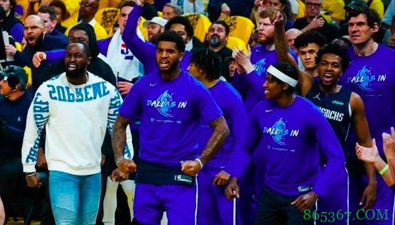 平森发推:凯尔特人板凳席上穿黑色的是谁啊 会让热火球员混淆的